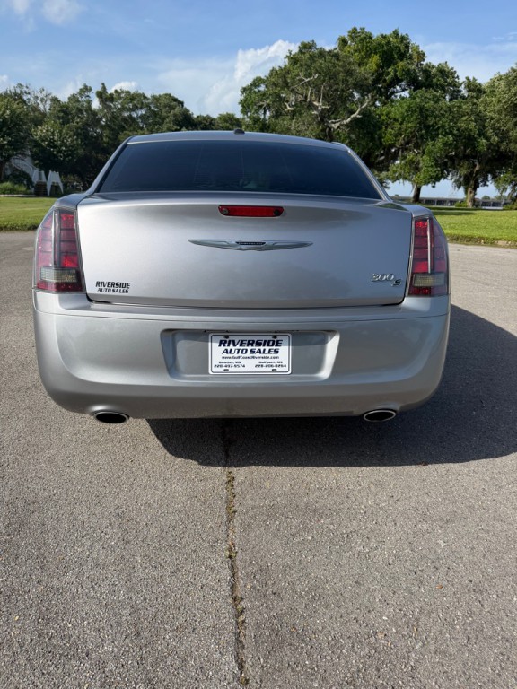 2014 Chrysler 300 Image 4