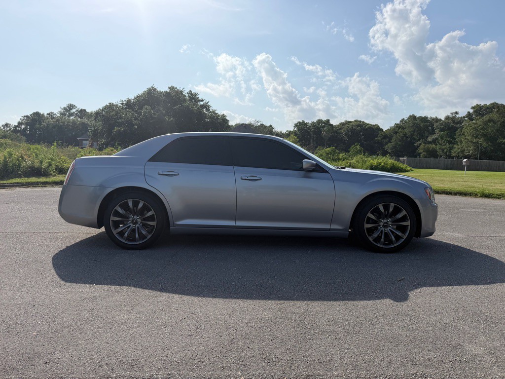 2014 Chrysler 300 Image 6