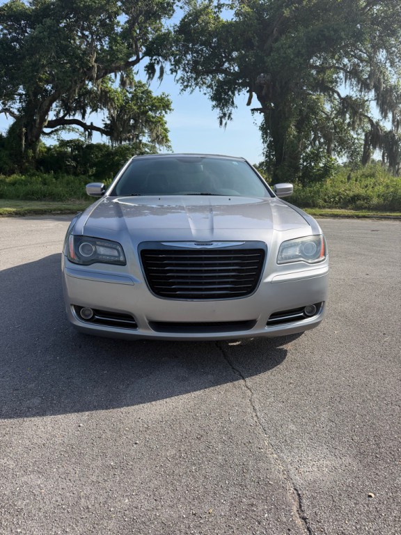 2014 Chrysler 300 Image 8