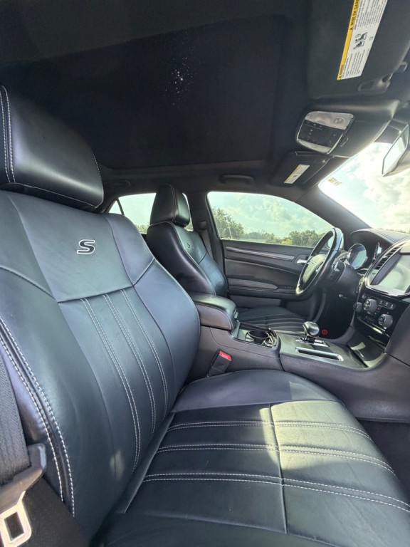 2014 Chrysler 300 Image 14
