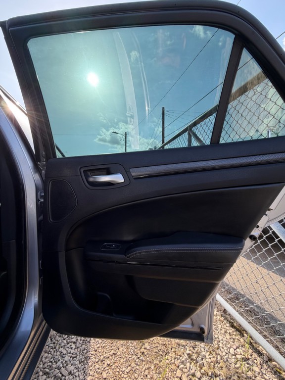 2014 Chrysler 300 Image 15
