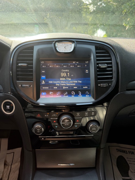 2014 Chrysler 300 Image 23
