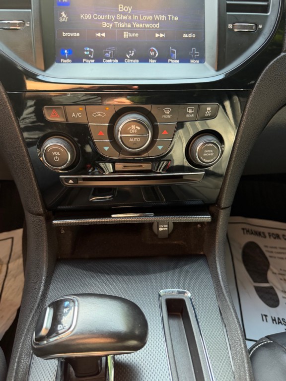 2014 Chrysler 300 Image 24