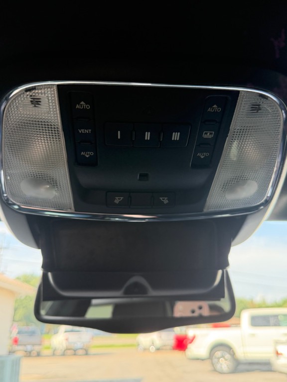 2014 Chrysler 300 Image 26