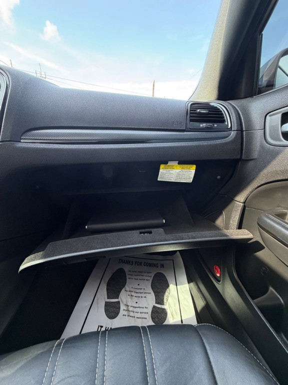 2014 Chrysler 300 Image 29