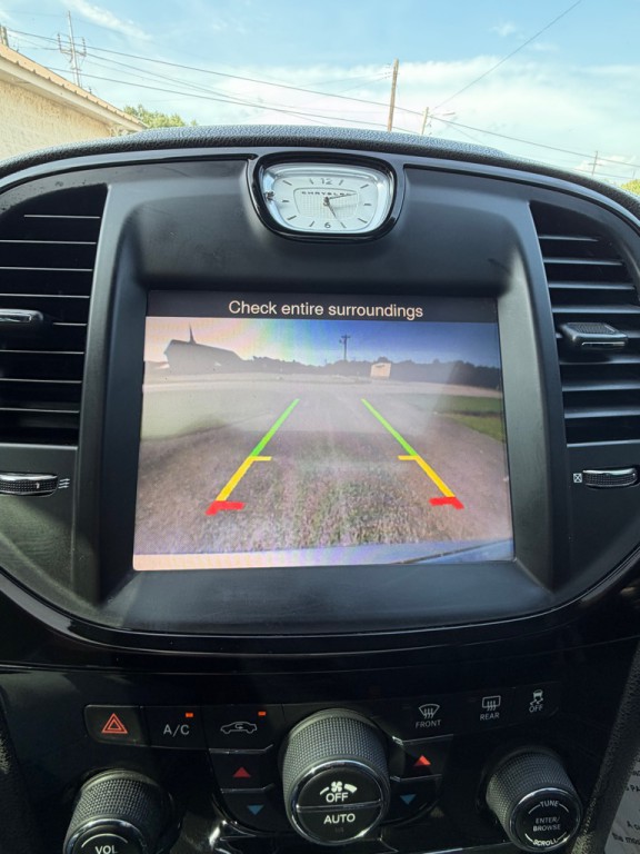 2014 Chrysler 300 Image 30