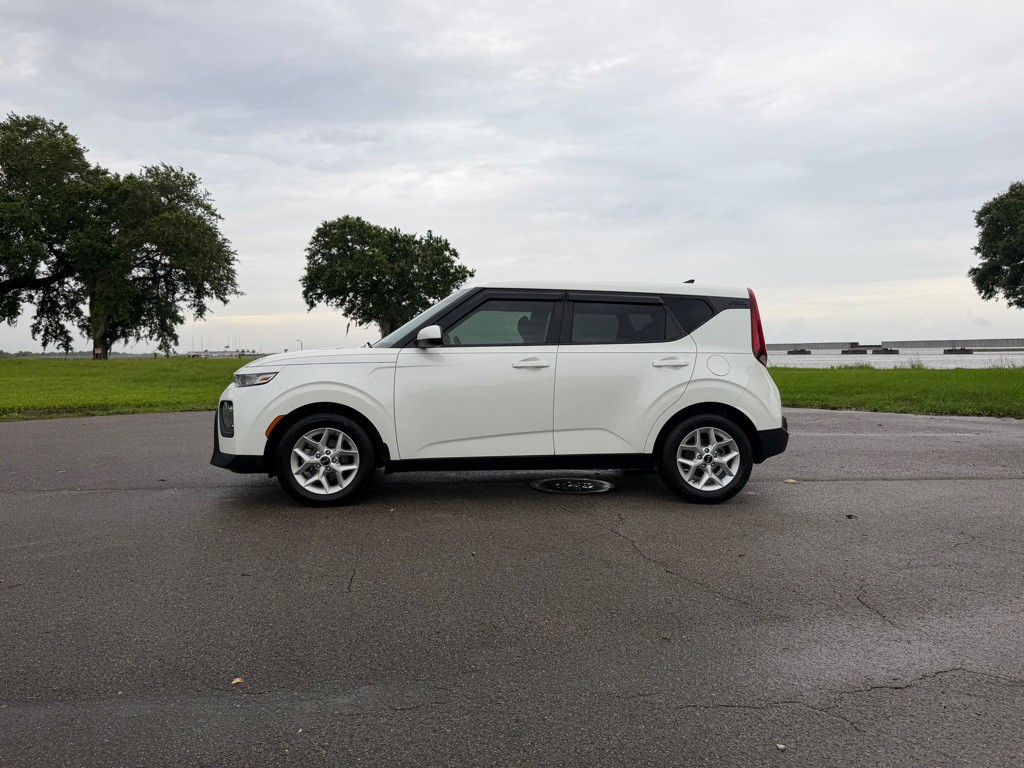 2020 Kia Soul Image 2