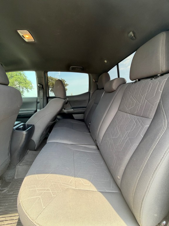 2017 Toyota Tacoma Image 12