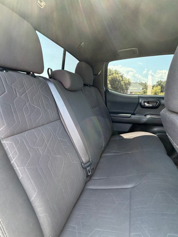2017 Toyota Tacoma Image 16
