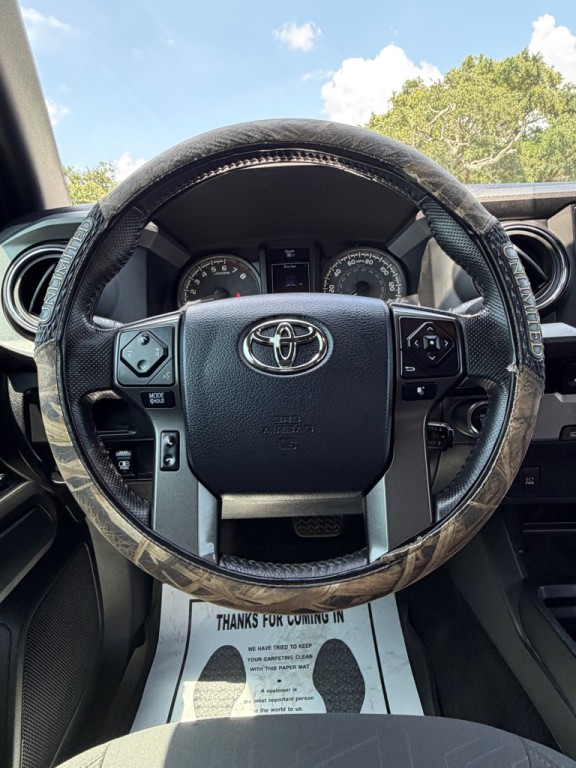 2017 Toyota Tacoma Image 17