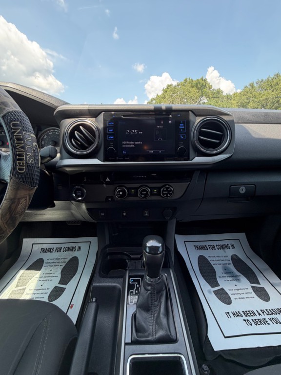 2017 Toyota Tacoma Image 19