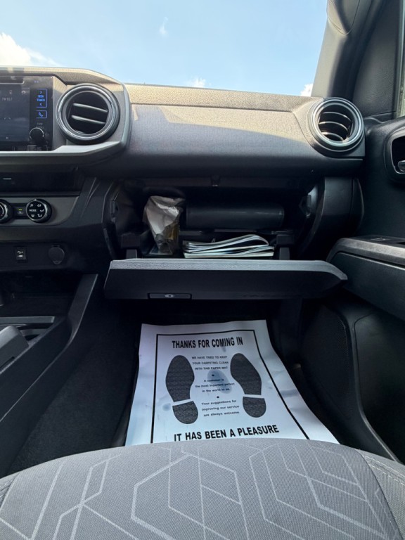 2017 Toyota Tacoma Image 25