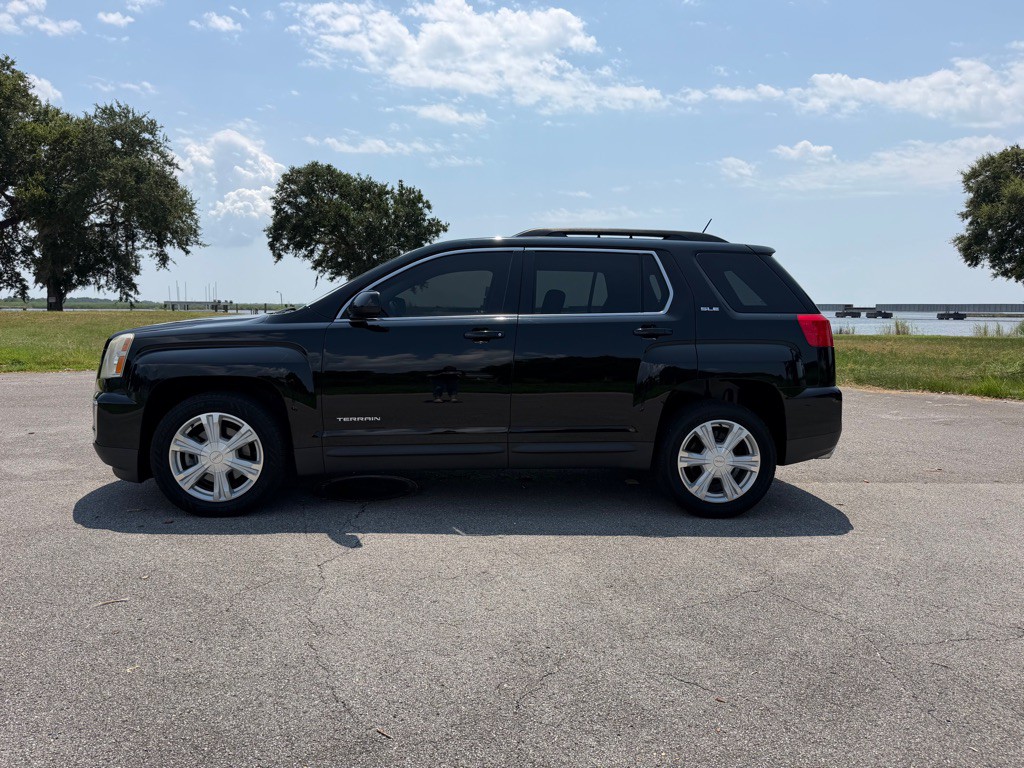 2017 GMC Terrain Image 2