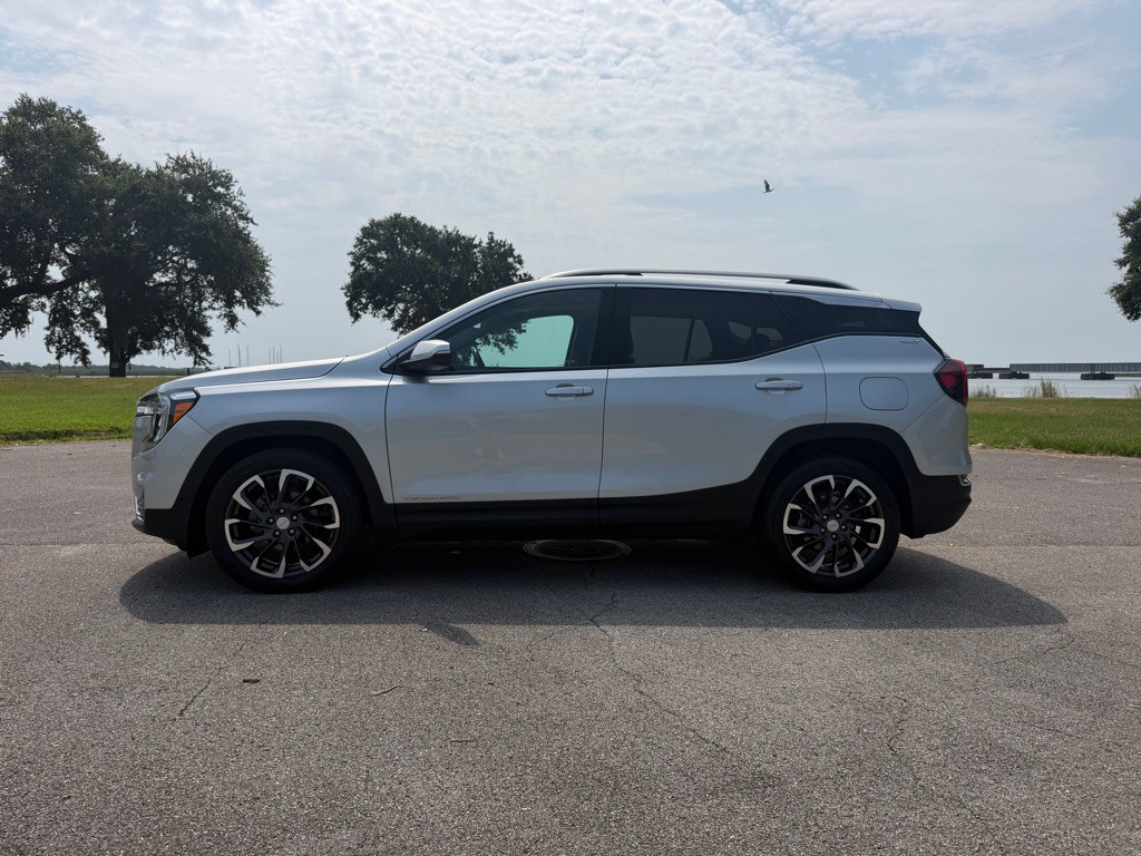 2022 GMC Terrain Image 2