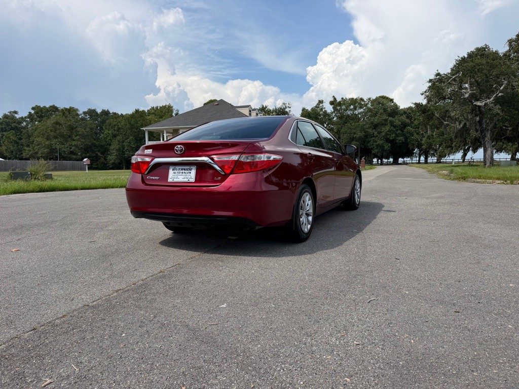 2017 Toyota Camry Image 5