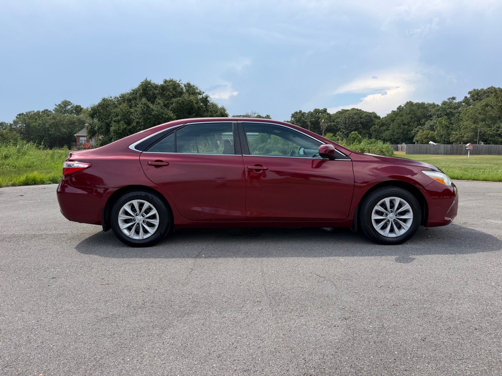 2017 Toyota Camry Image 6
