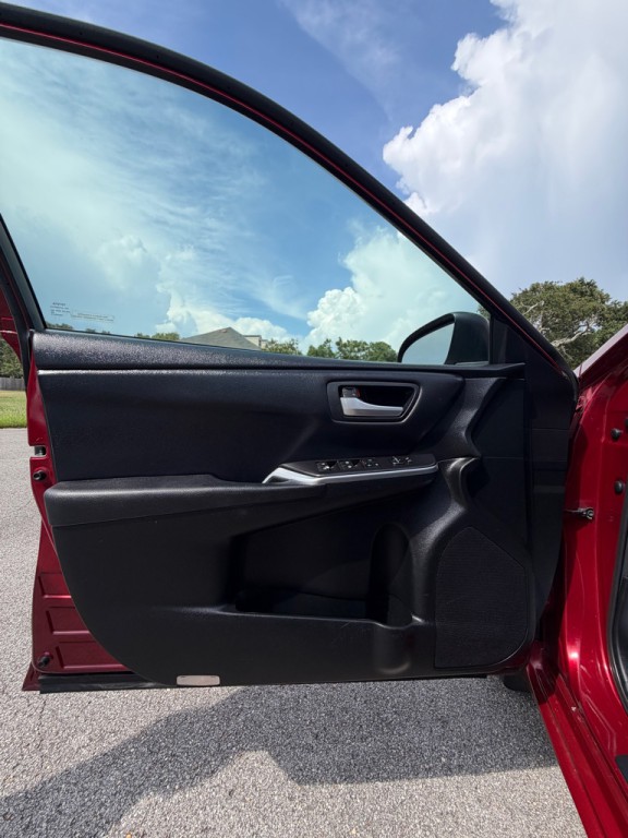 2017 Toyota Camry Image 9