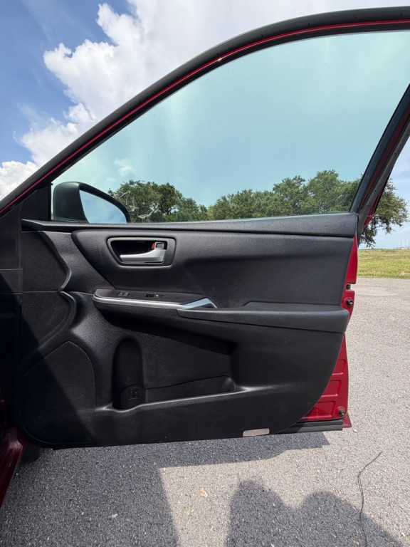 2017 Toyota Camry Image 13