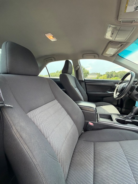 2017 Toyota Camry Image 14