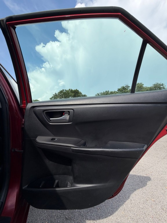 2017 Toyota Camry Image 15