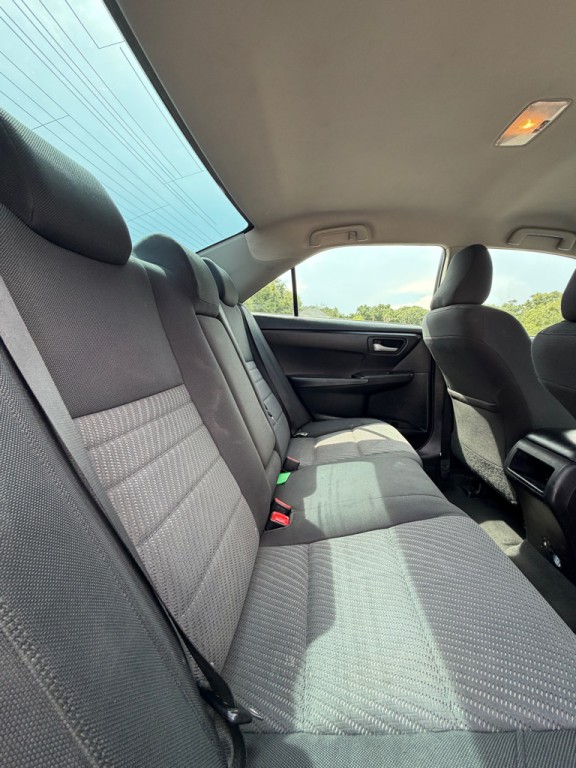 2017 Toyota Camry Image 16
