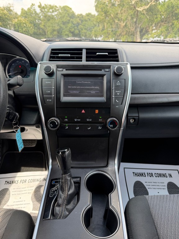 2017 Toyota Camry Image 20