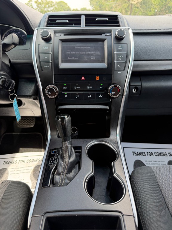 2017 Toyota Camry Image 21
