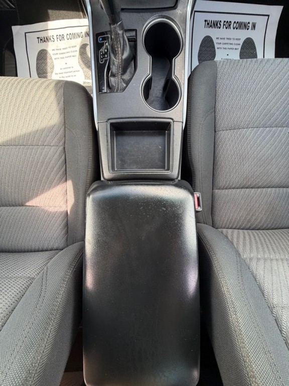 2017 Toyota Camry Image 22