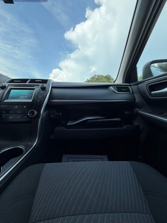 2017 Toyota Camry Image 26