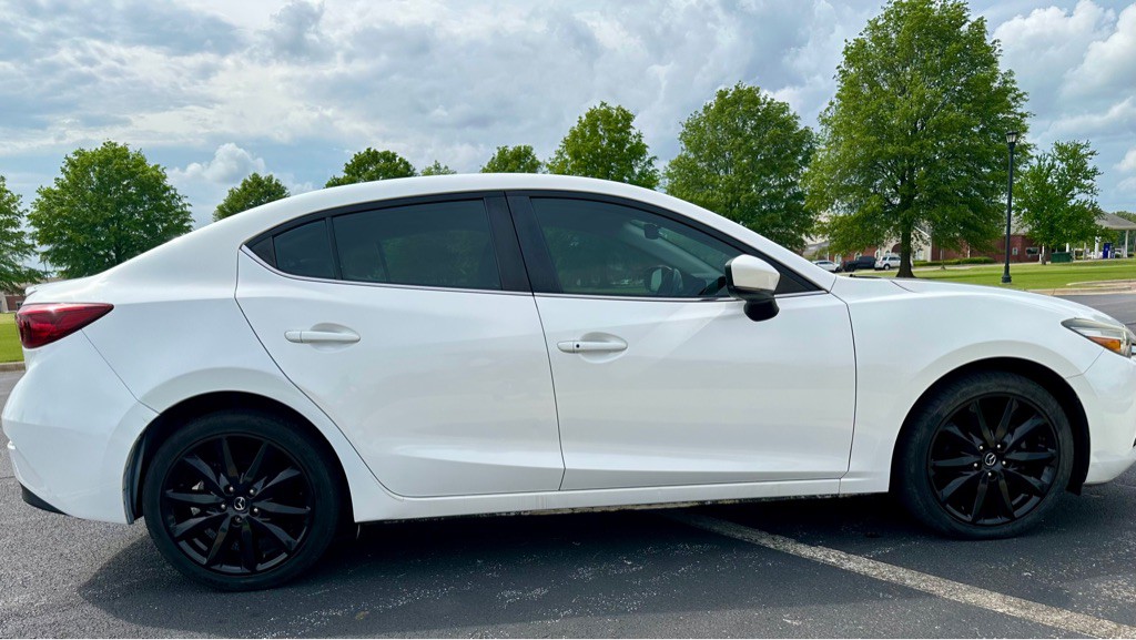 2018 Mazda Mazda3 Image 2