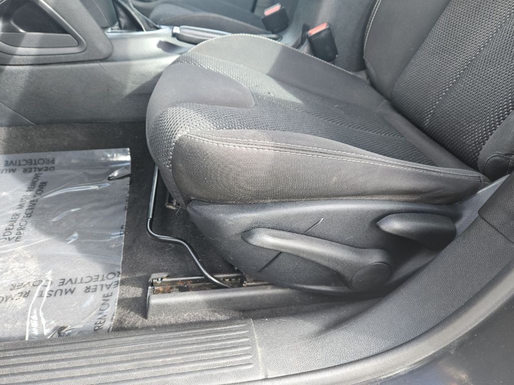 2015 Dodge Dart Image 16