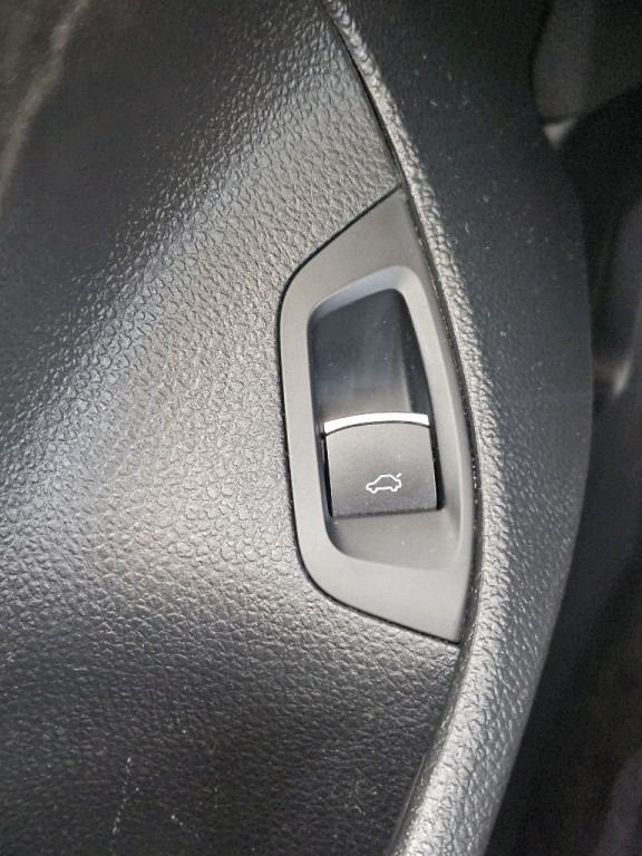 2016 Volkswagen Passat Image 17