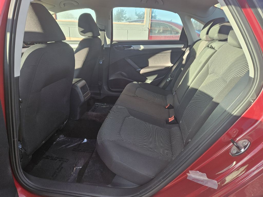 2016 Volkswagen Passat Image 19