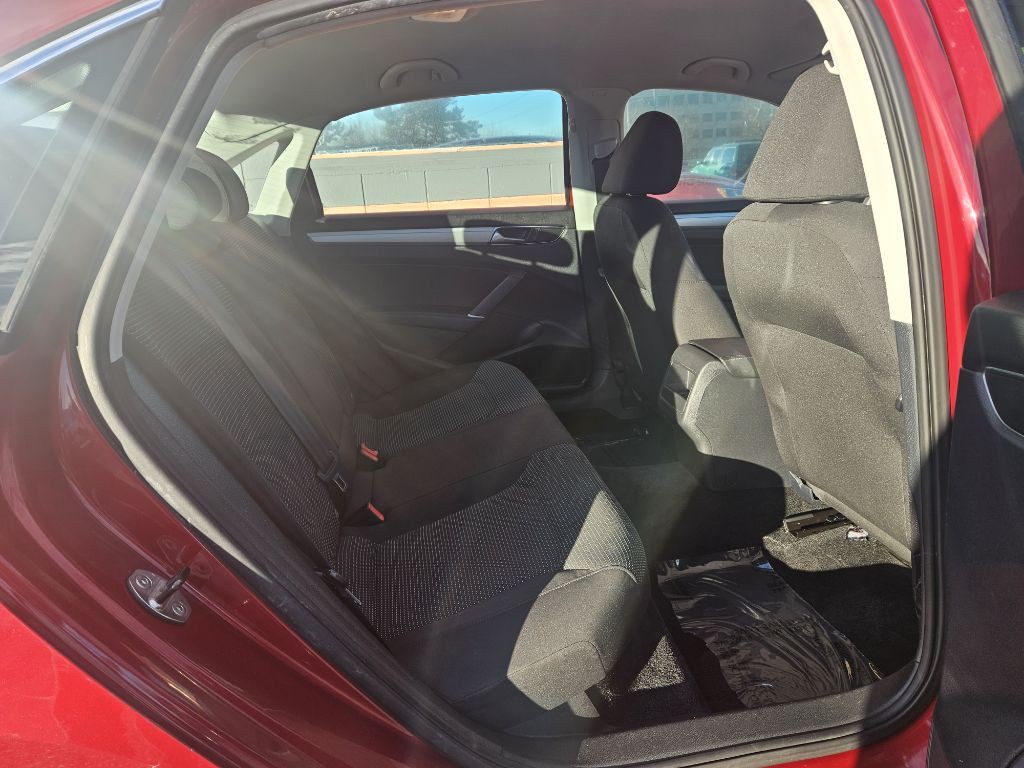 2016 Volkswagen Passat Image 21