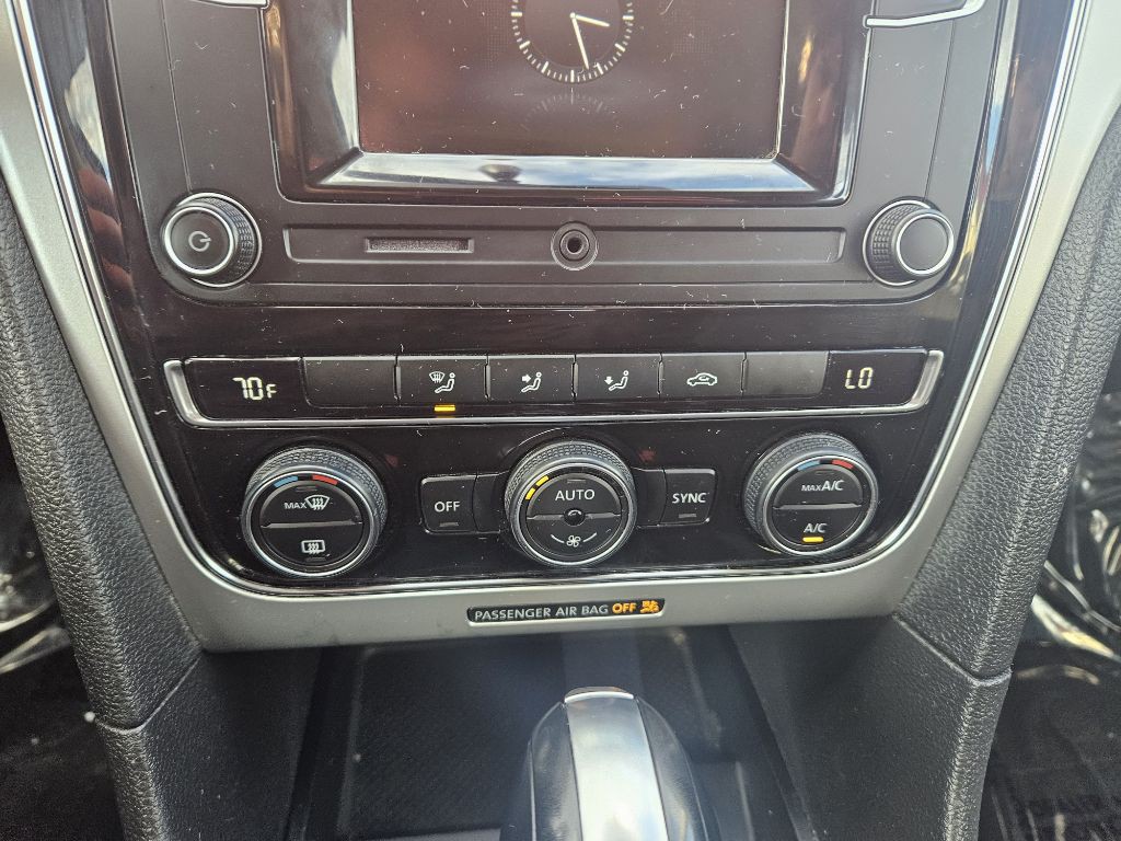 2016 Volkswagen Passat Image 23