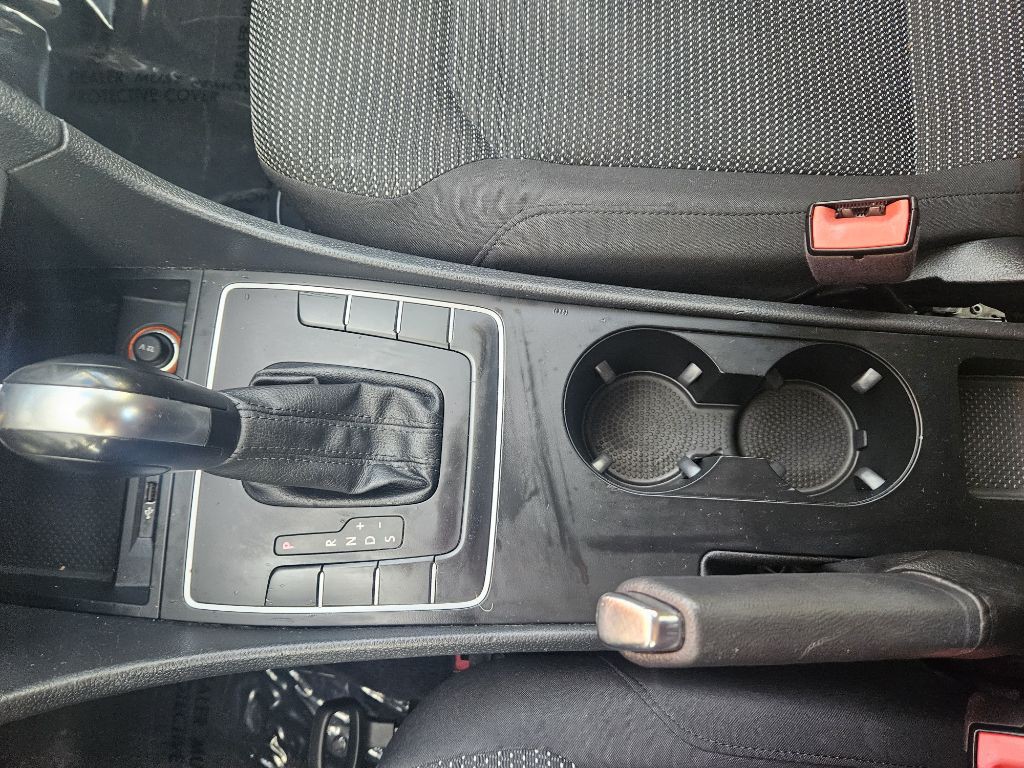 2016 Volkswagen Passat Image 25
