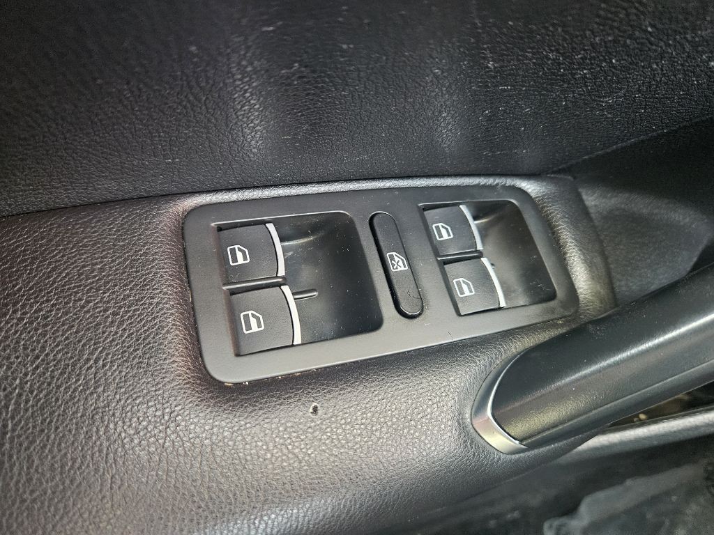 2016 Volkswagen Passat Image 27