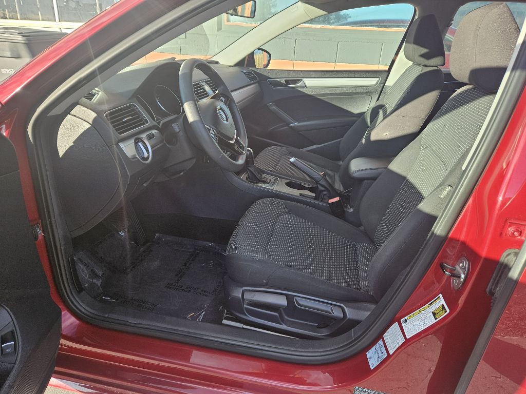 2016 Volkswagen Passat Image 29