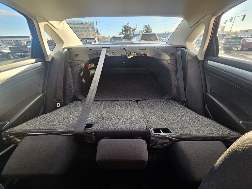 2016 Volkswagen Passat Image 30
