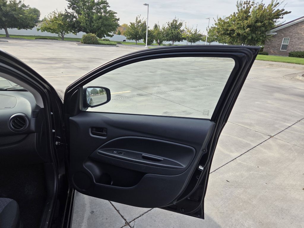 2017 Mitsubishi Mirage Image 16