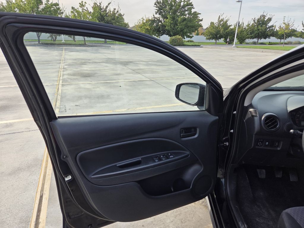 2017 Mitsubishi Mirage Image 9