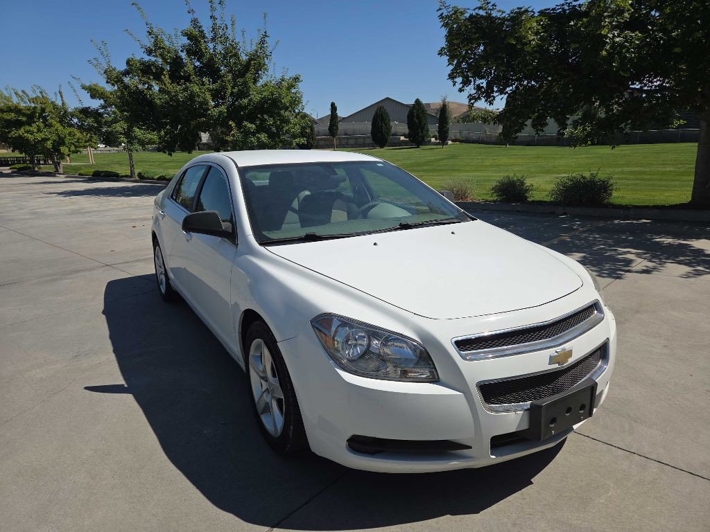 2011 Chevrolet Malibu Image 3
