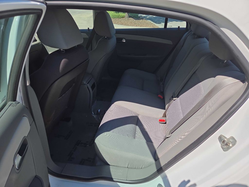 2011 Chevrolet Malibu Image 14