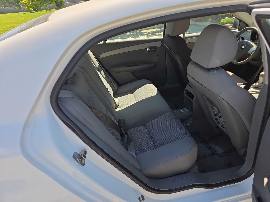 2011 Chevrolet Malibu Image 16