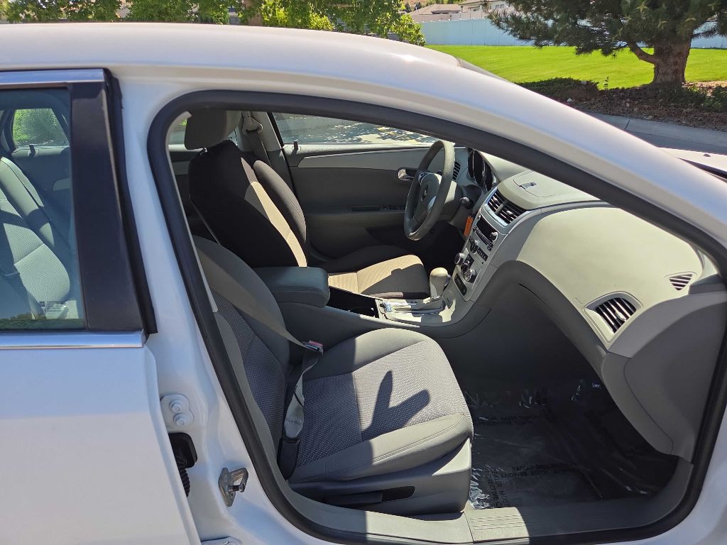 2011 Chevrolet Malibu Image 17