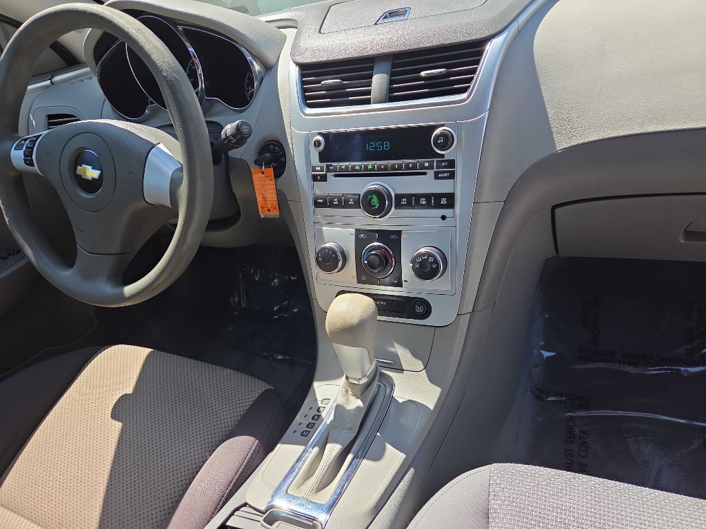 2011 Chevrolet Malibu Image 19