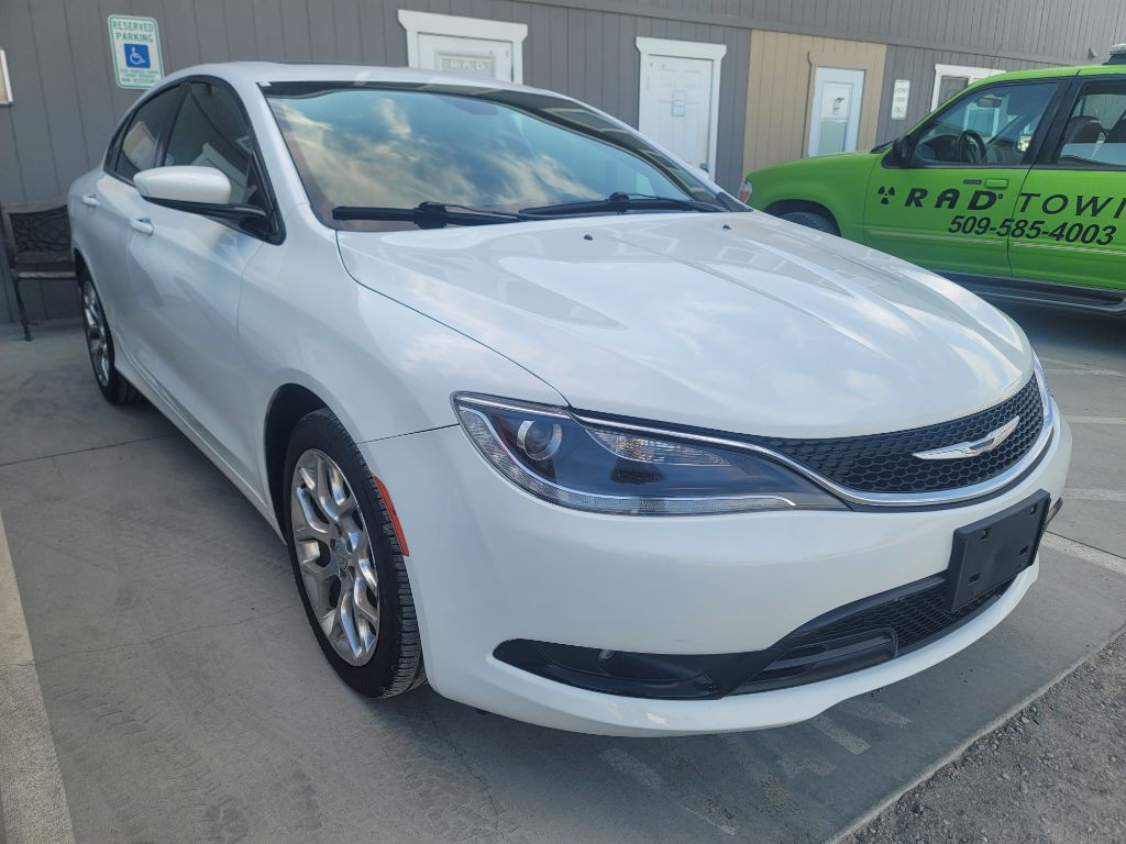 2015 Chrysler 200 Image 2