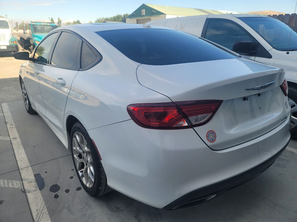 2015 Chrysler 200 Image 4