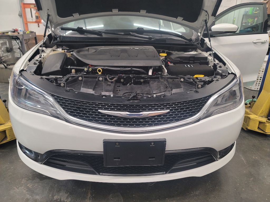 2015 Chrysler 200 Image 10