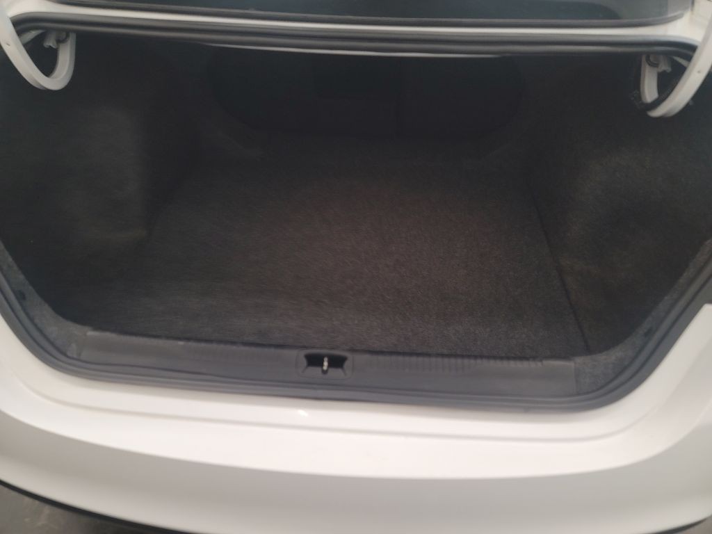 2015 Chrysler 200 Image 13